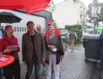 Prof. Karl Lauterbach beim Auftakt des Straßenwahlkampfs in Dellbrück